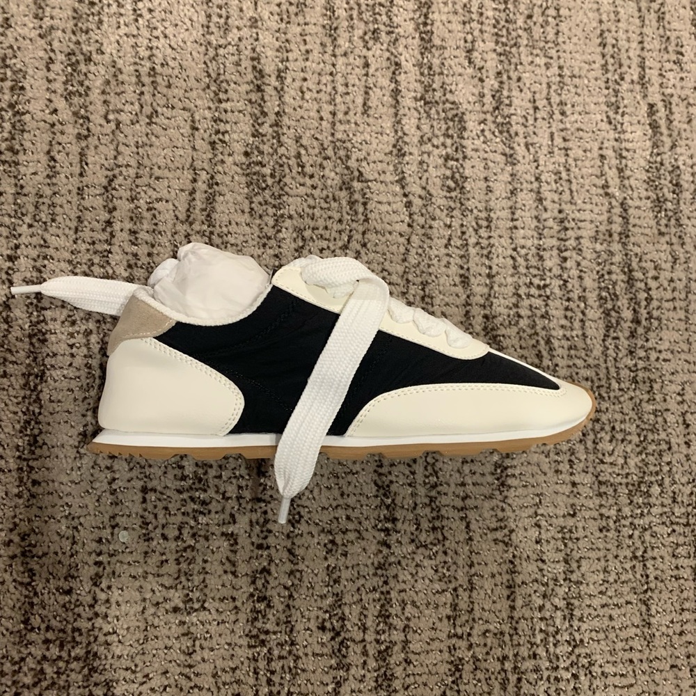 Never worn. 7.5